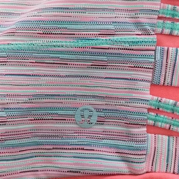 Lululemon sports bra- size 2 - Picture 3 of 4